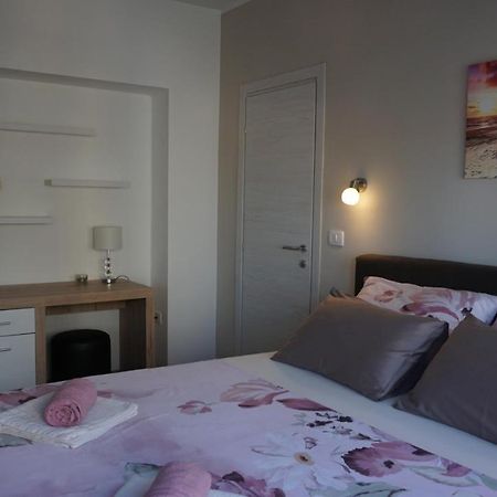 Apartman Luka Pula Exteriör bild