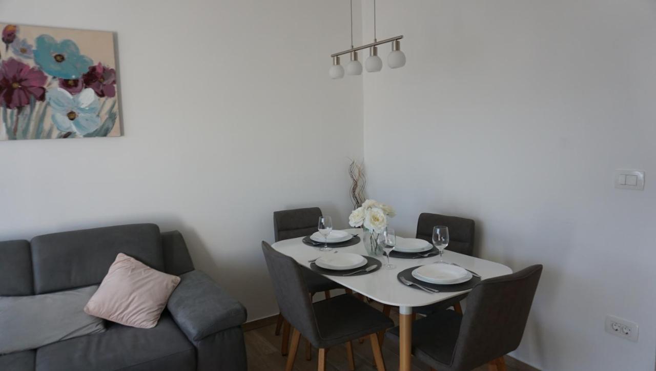 Apartman Luka Pula Exteriör bild