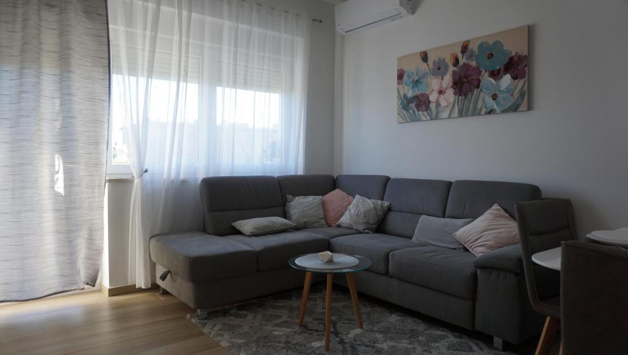 Apartman Luka Pula Exteriör bild