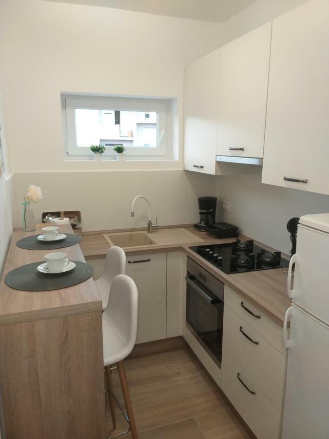 Apartman Luka Pula Exteriör bild