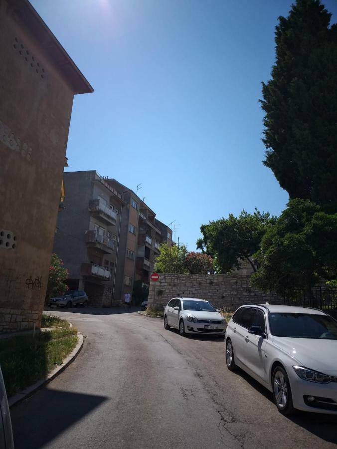 Apartman Luka Pula Exteriör bild